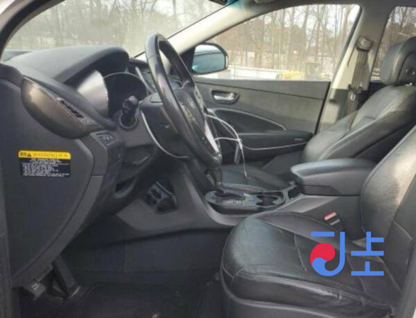 2016 Hyundai SantaFe White - KMHSU81UBGU674191 - Image 8