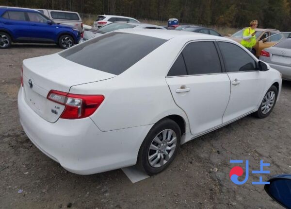 Toyota Camry 2014 White — AVV50-1041719 - Image 3